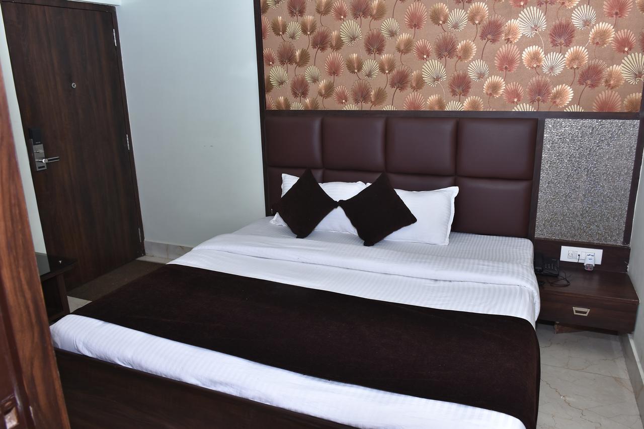 Hotel Daftari Palace Kishanganj ภายนอก รูปภาพ