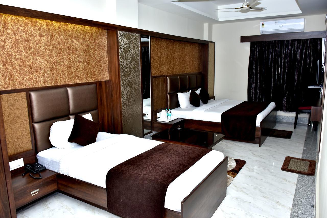 Hotel Daftari Palace Kishanganj ภายนอก รูปภาพ