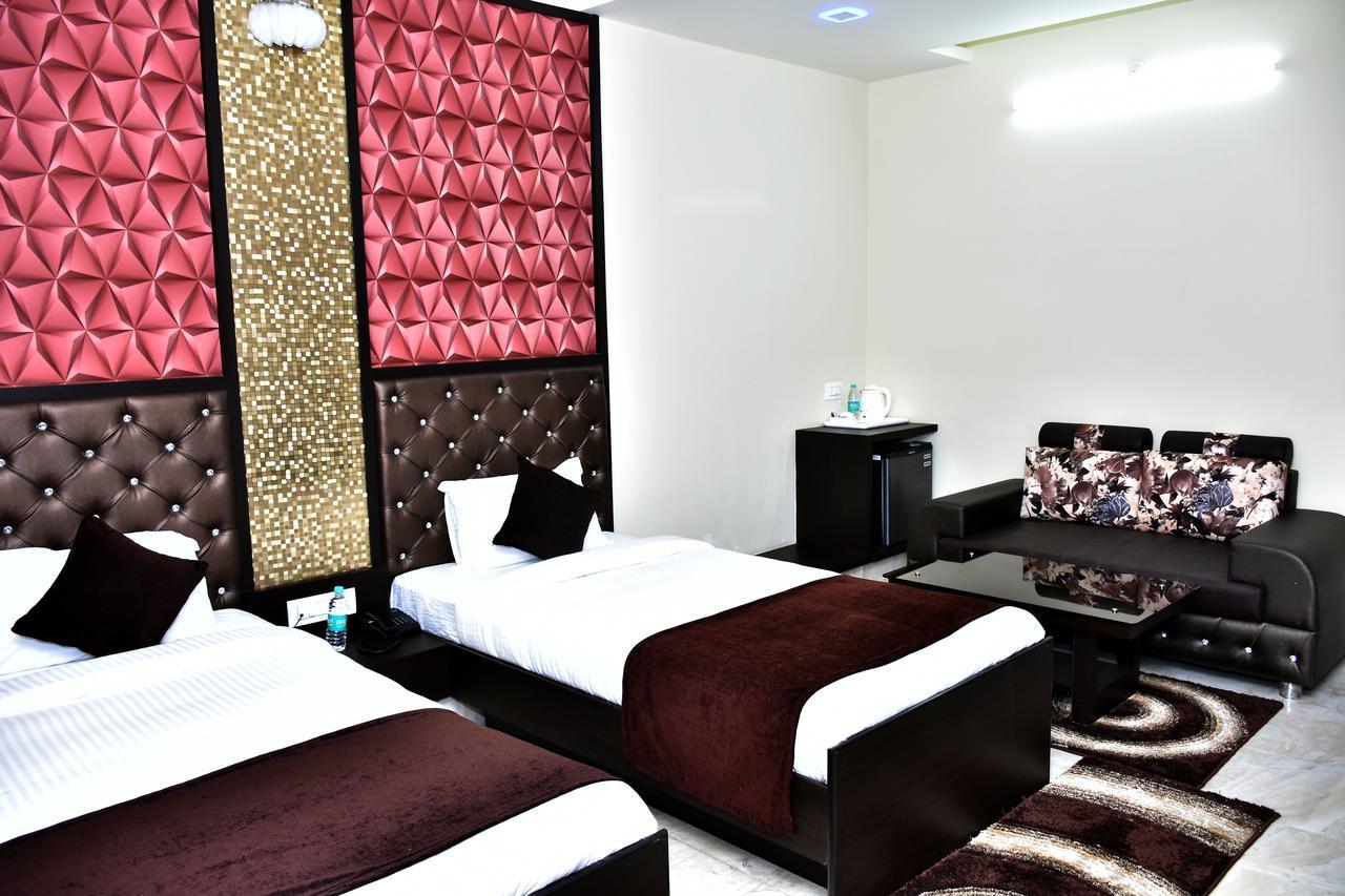 Hotel Daftari Palace Kishanganj ภายนอก รูปภาพ