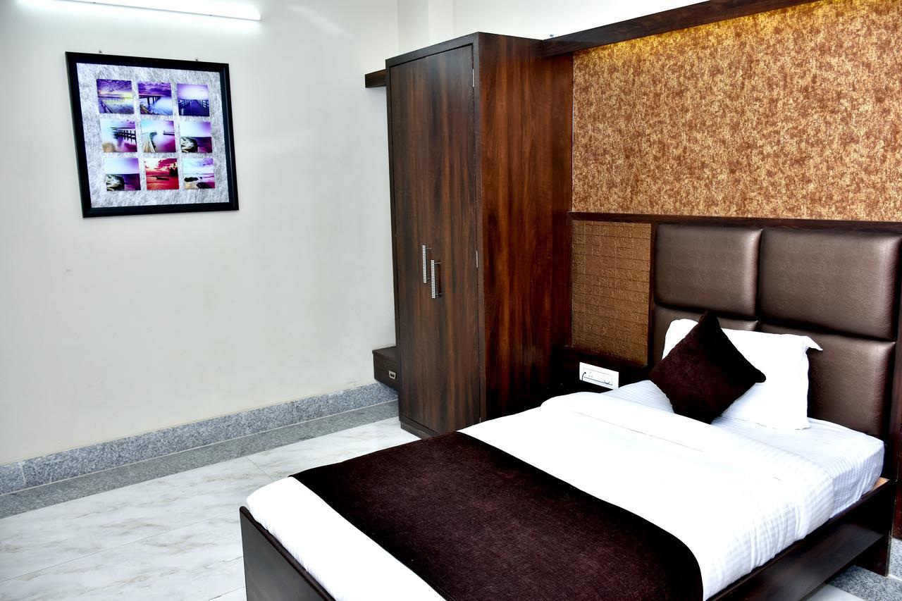 Hotel Daftari Palace Kishanganj ภายนอก รูปภาพ