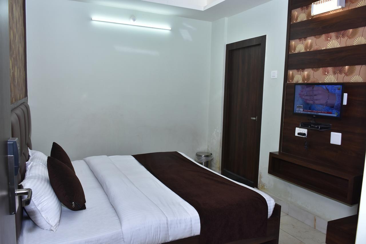 Hotel Daftari Palace Kishanganj ภายนอก รูปภาพ